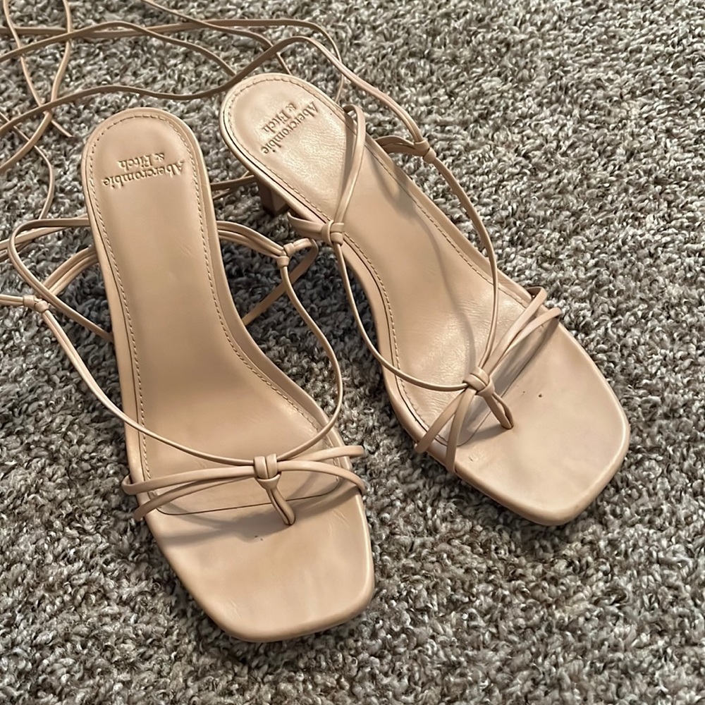 Abercrombie kitten heels